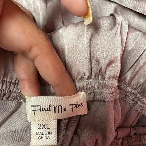 NWTO Find Me Plus Metallic Pleated Pants - Picture 4 of 4